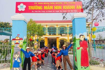 Nhân dịp kỉ niệm 94 năm ngày Thành lập Đoàn thanh niên cộng sản Hồ Chí Minh (26/3/1931 – 26/3/2025) Đoàn trường Mầm non Khánh An tổ chức cho các bé lớp 5 tuổi khu C thăm viếng Nhà Bia Liệt sĩ xã Khánh An