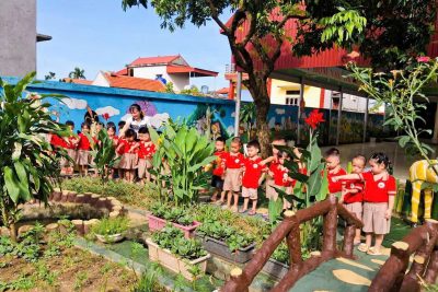MỘT SỐ HÌNH ẢNH HOẠT ĐỘNG NGOÀI TRỜI CỦA TRẺ