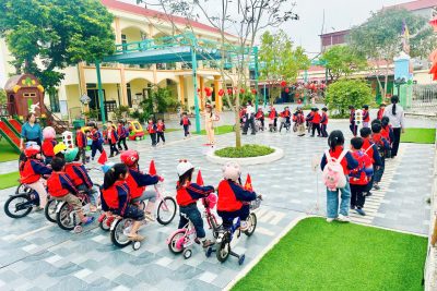 THỰC HÀNH BÉ VỚI AN TOÀN GIAO THÔNG