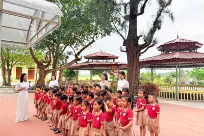 LỚP 5 TUỔI KHU YÊN VĂN THĂM QUAN ĐỀN VUA THẦY